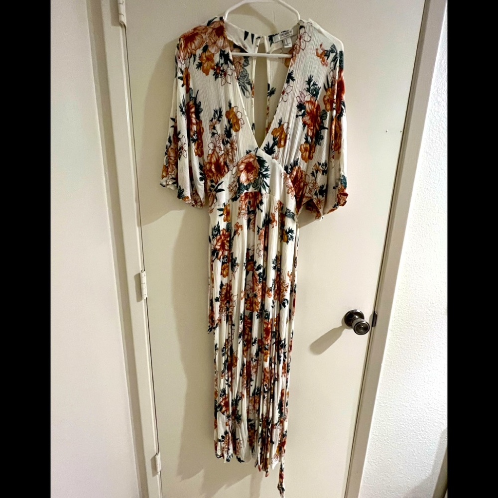 Forever 21 Contemporary white Floral Bohemian Dress with tie